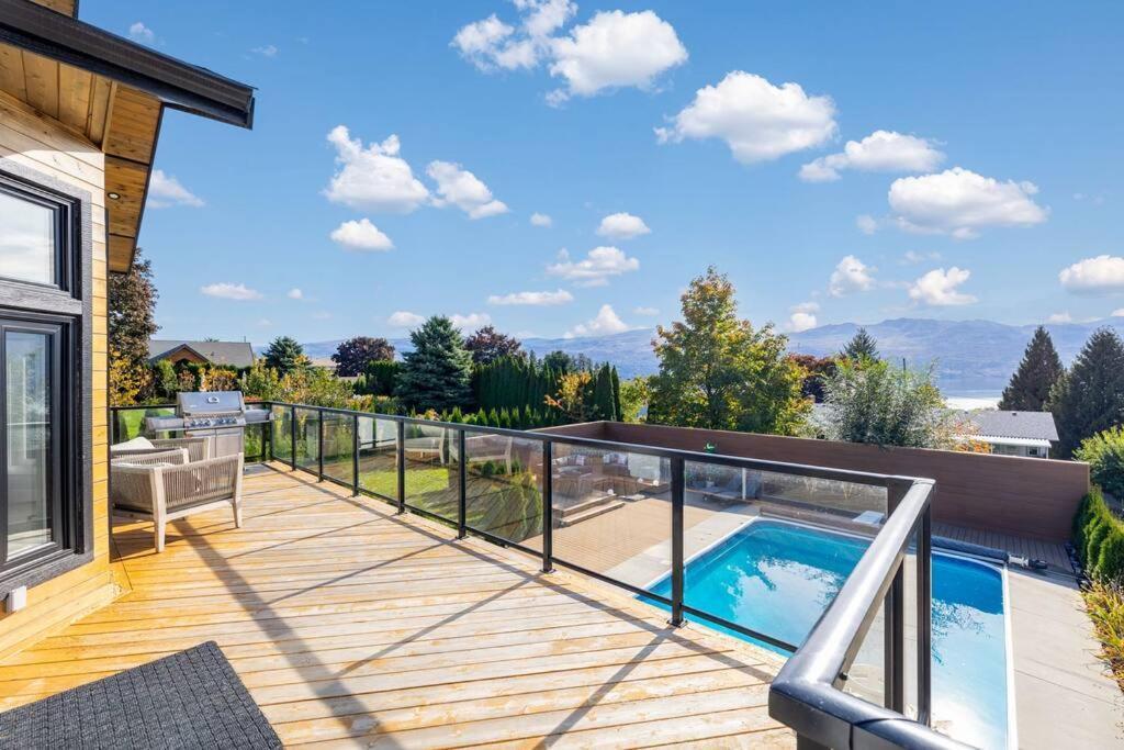 Luxurious 5 Bedroom House With Pool & Sauna West Kelowna Exterior photo