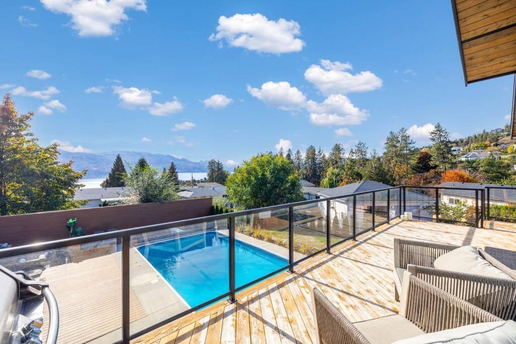 Luxurious 5 Bedroom House With Pool & Sauna West Kelowna Exterior photo