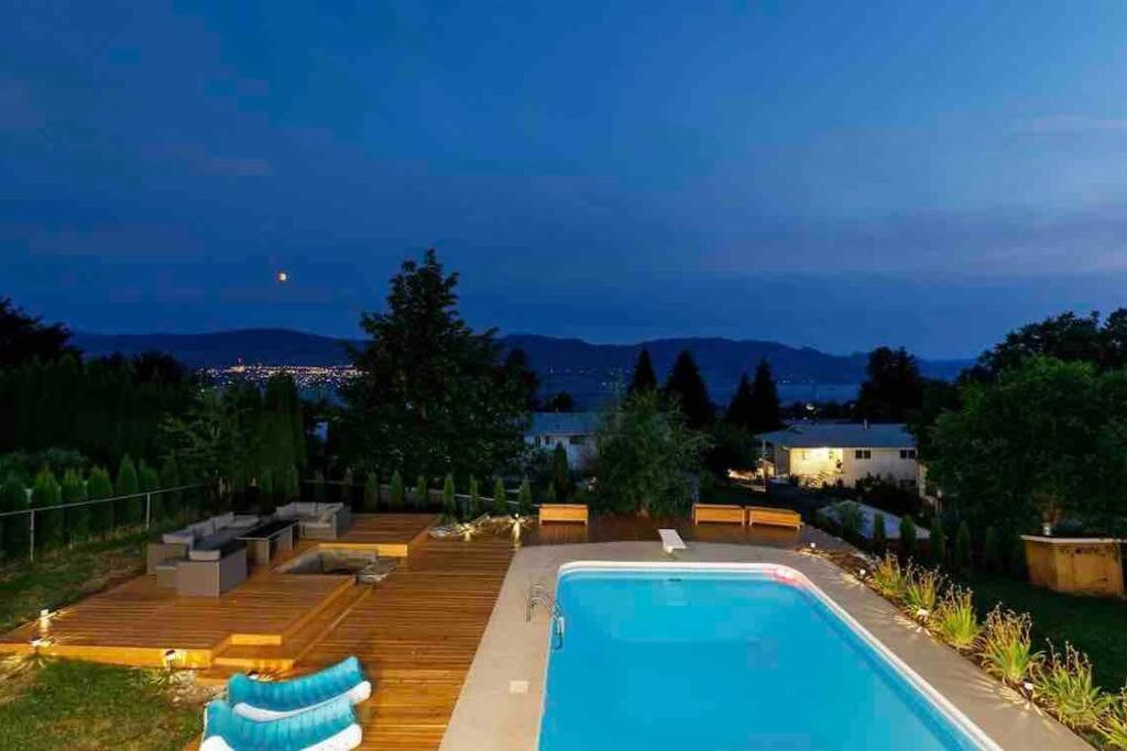 Luxurious 5 Bedroom House With Pool & Sauna West Kelowna Exterior photo