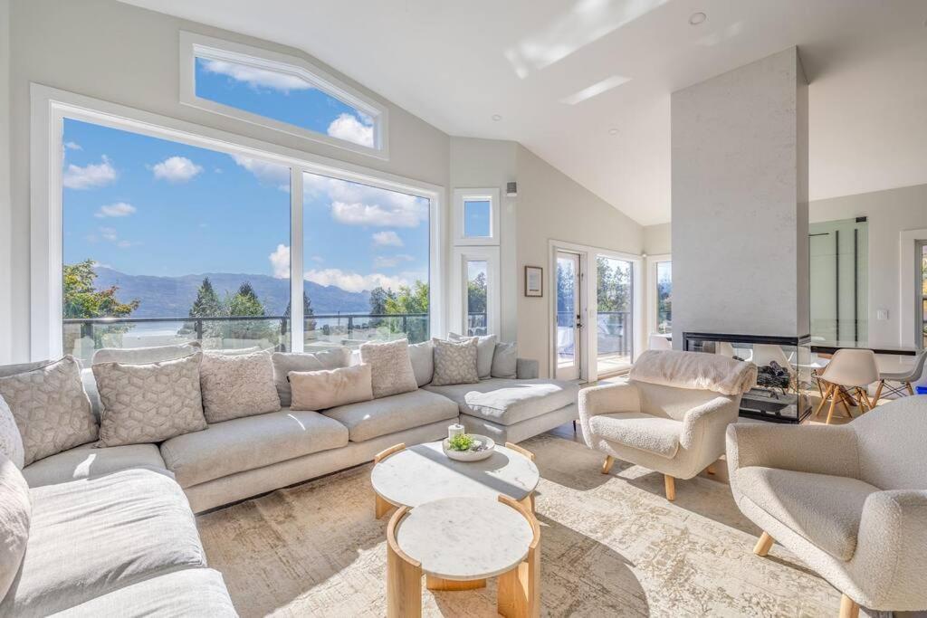 Luxurious 5 Bedroom House With Pool & Sauna West Kelowna Exterior photo
